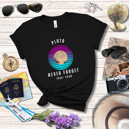 PLUTO NEVER FORGET - T-Shirt